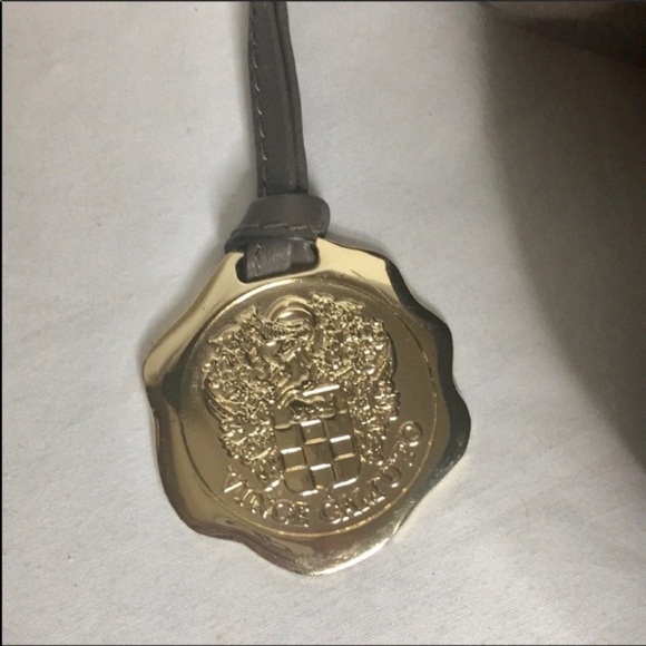 Vince Camuto toupe and metallic platinum hobo - Picture 5 of 8